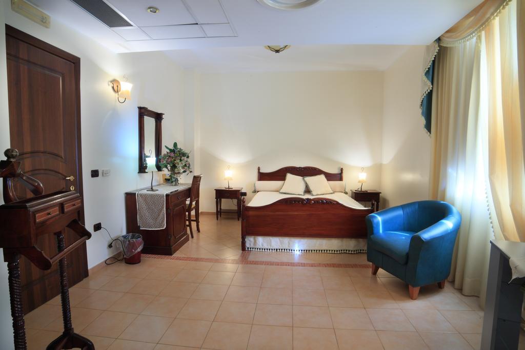 Venus Park Hotel Кастел Волтурно Екстериор снимка