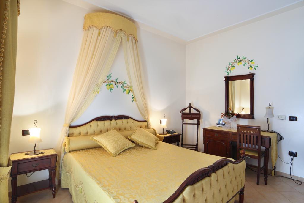 Venus Park Hotel Кастел Волтурно Екстериор снимка